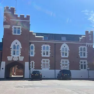 - Lovely In The Heart Of With Free Parking , Chester United Kingdom